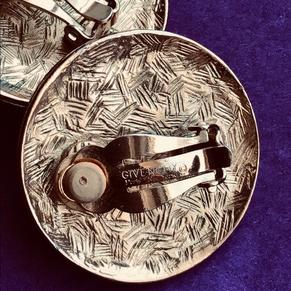 Rare Vintage Givenchy Clip-on Earrings with faux Freshwater Pearl Cabochon - Picture 4 of 7